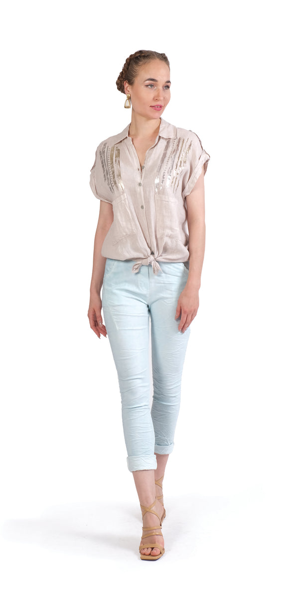 Beige linen top tied at front with teal capri pants