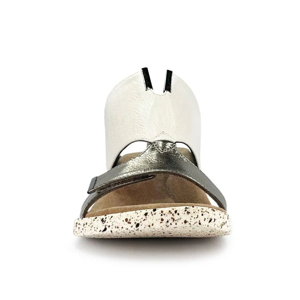 Kleo_white_flips_to_black_front_view_of_single_shoe_flipped_to_white