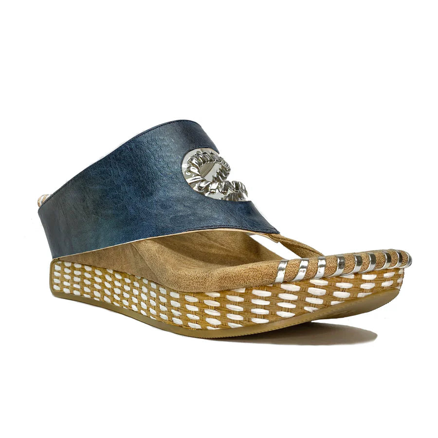Valencia_white_flips_to_navy_both_shoes